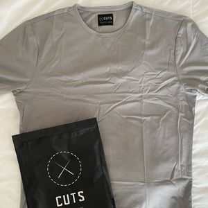 CUTS Crew Curve Hem Men’s shirt - NWT